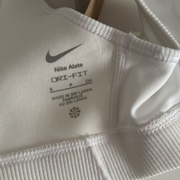 Nike Alate All U Women's Light-Support Lightly NWT - Picture 6 of 6